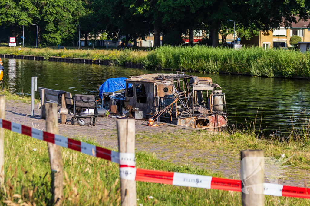 Dode bij brand op woonboot