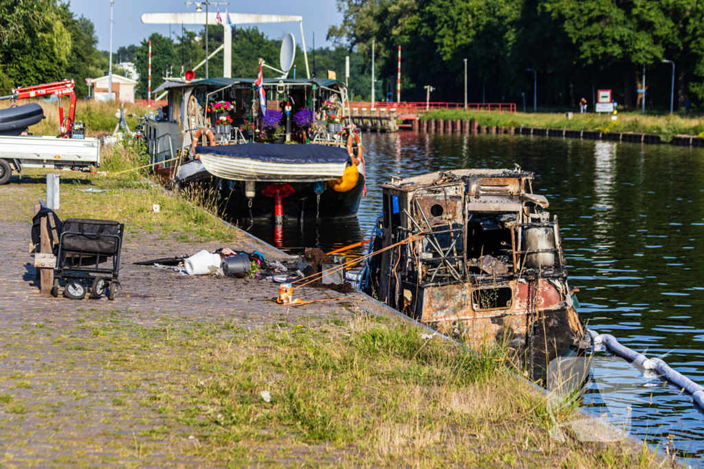 Dode bij brand op woonboot
