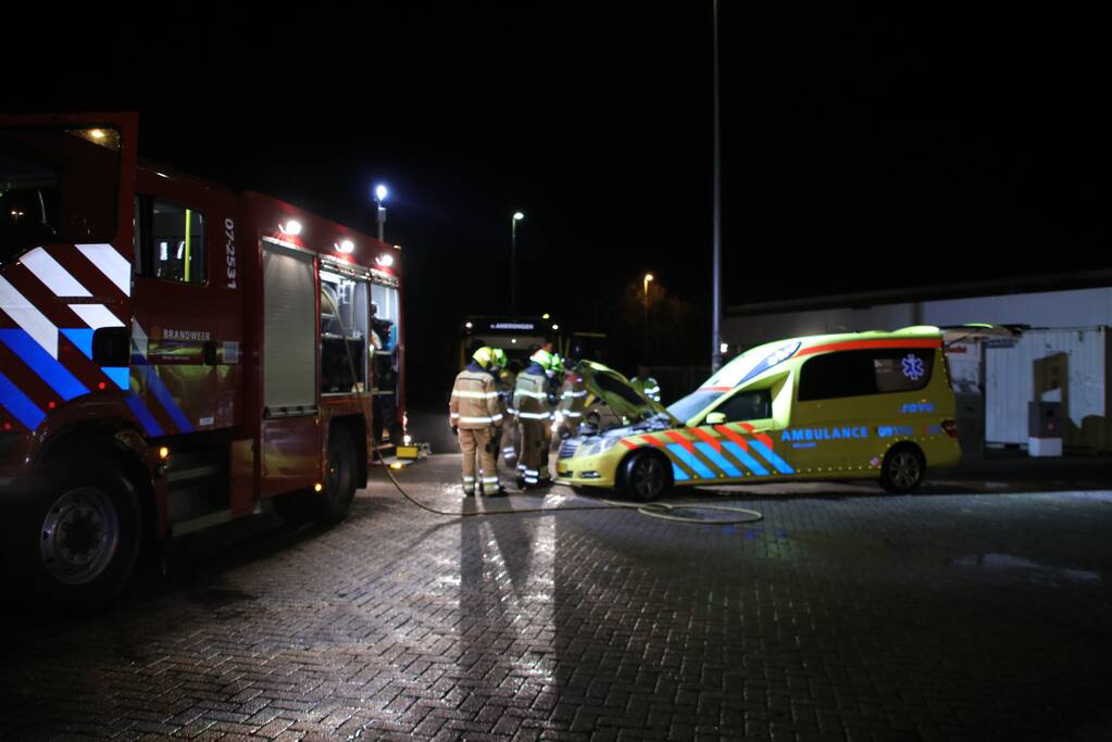 Ambulance vliegt in brand tijdens spoedrit