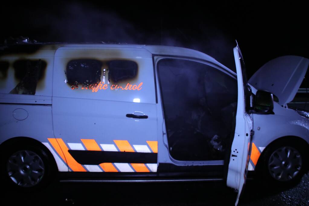 Bestelbus beveiliger brandt uit (Ede)