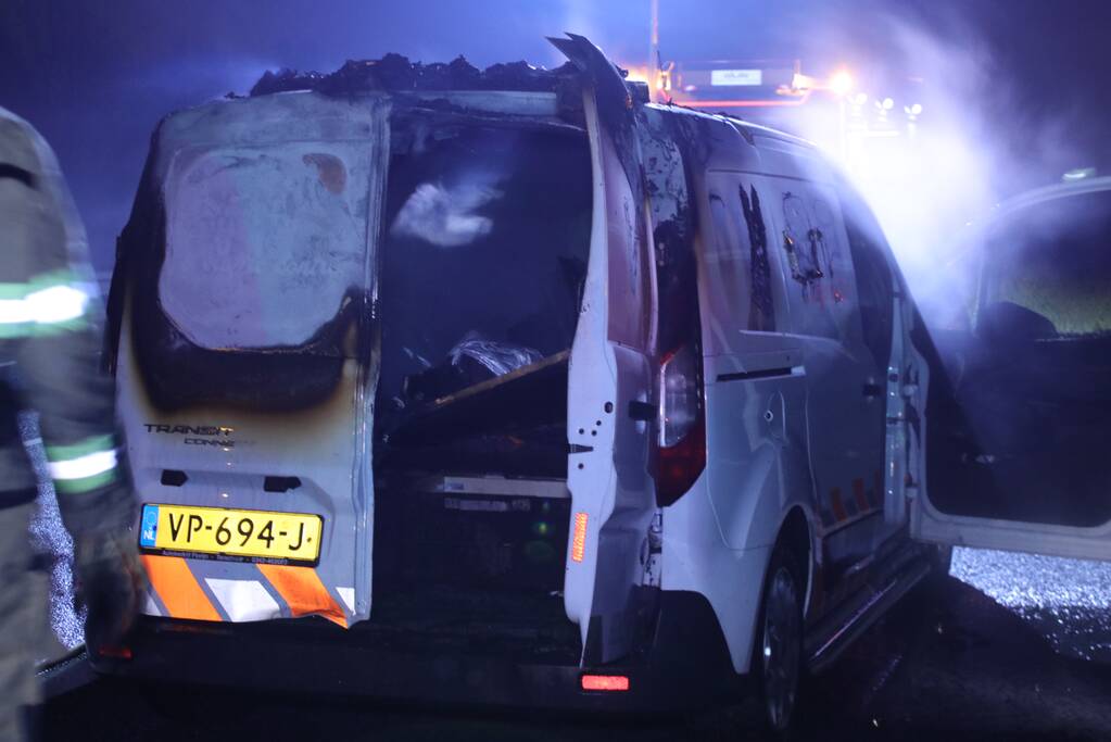 Bestelbus beveiliger brandt uit (Ede)
