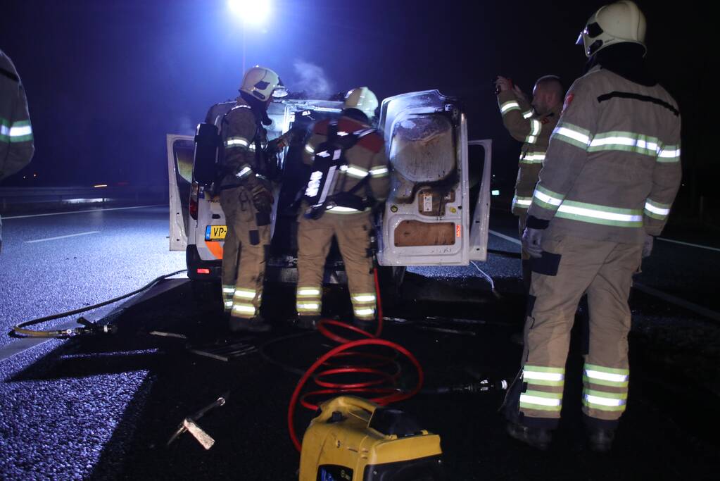 Bestelbus beveiliger brandt uit (Ede)