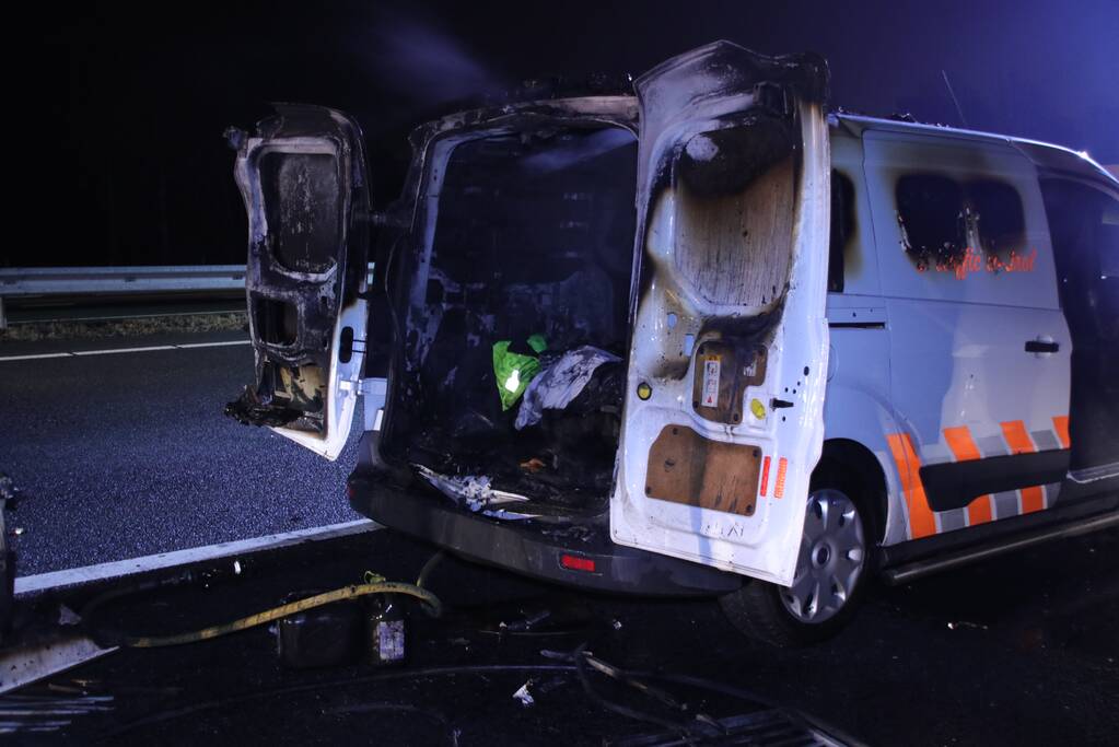 Bestelbus beveiliger brandt uit (Ede)