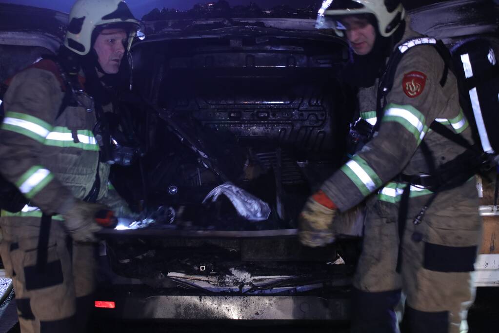 Bestelbus beveiliger brandt uit (Ede)