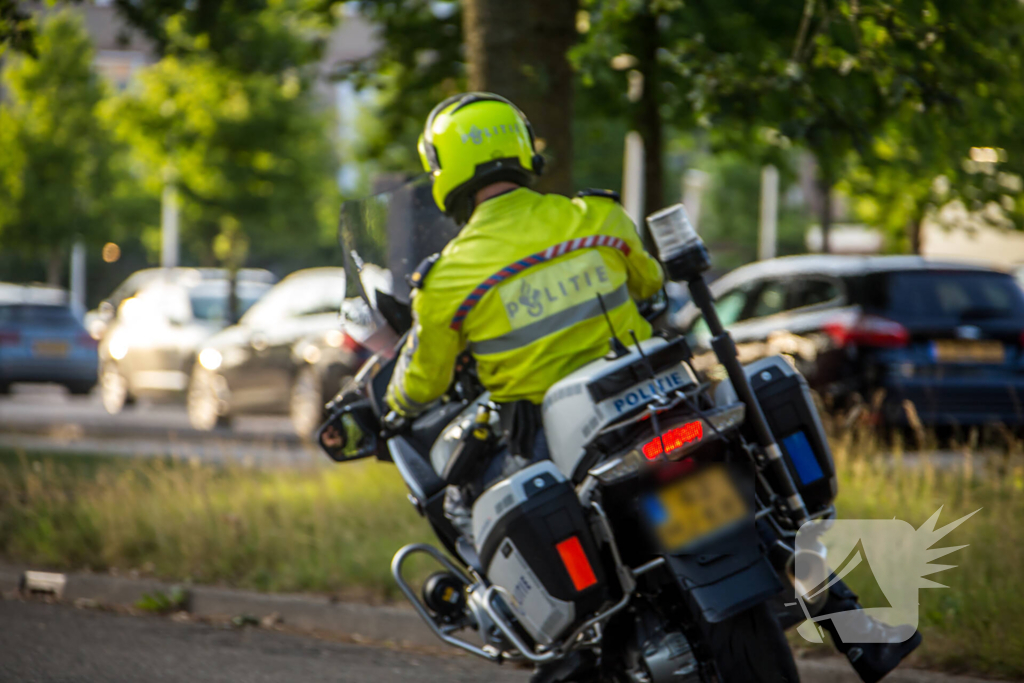 Politie zoekt lange man om verdachte situatie (Hoogland)