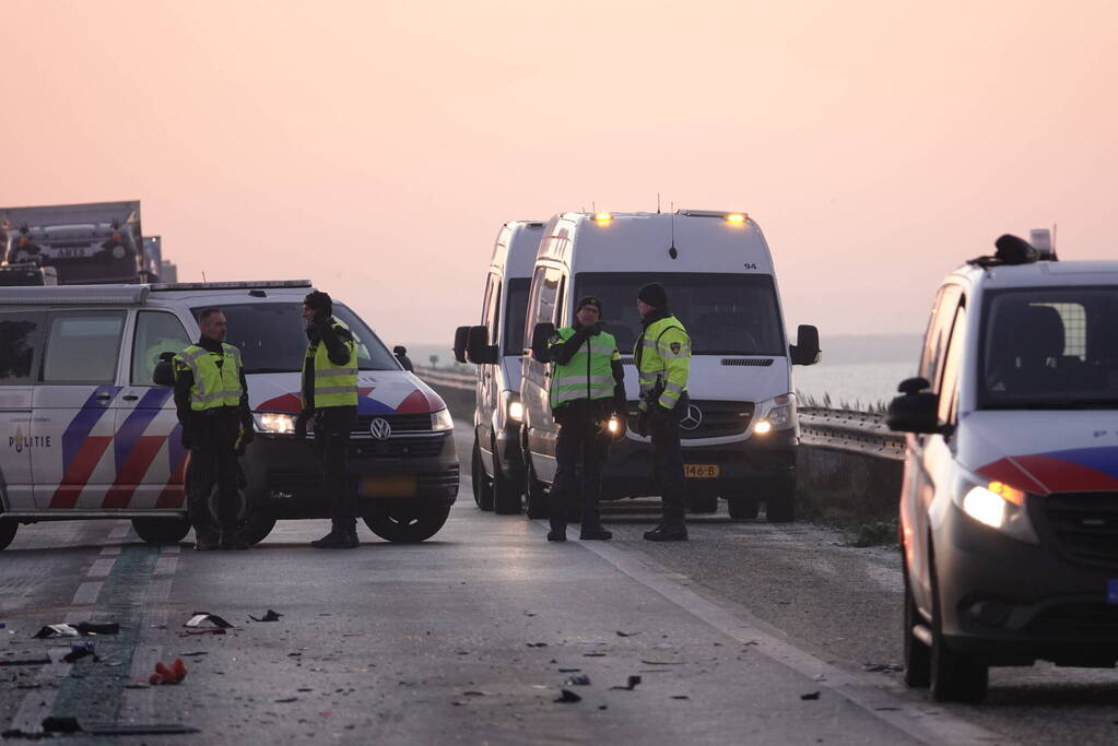 Weg in beide richtingen afgesloten vanwege dodelijk ongeval