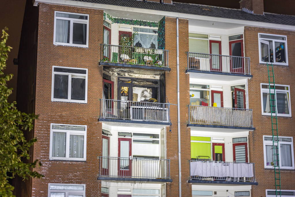 Forse schade na grote brand in flatgebouw