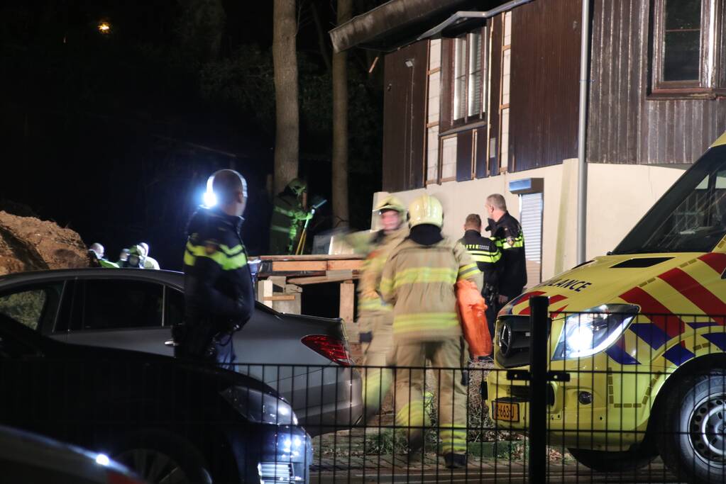 Persoon zwaargewond tijdens werkzaamheden achter woning (Wageningen)