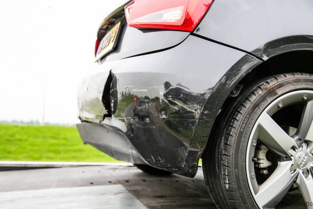 Automobiliste overleden na ongeval met vrachtwagen