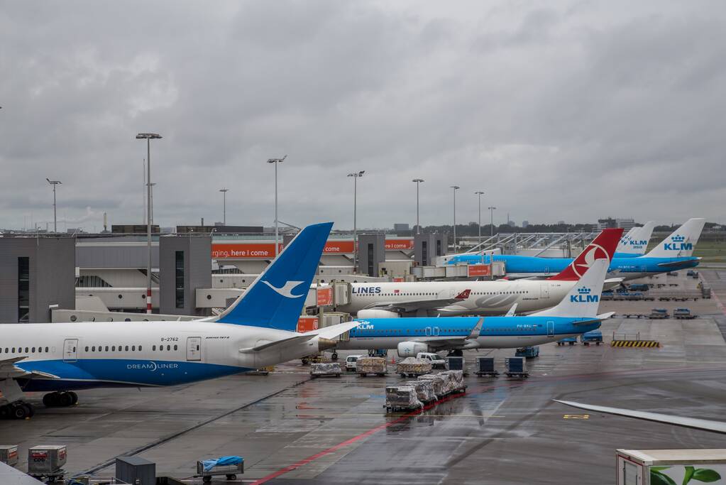 Passagiers botsende KLM-vliegtuigen terug naar luchthaven (Schiphol)