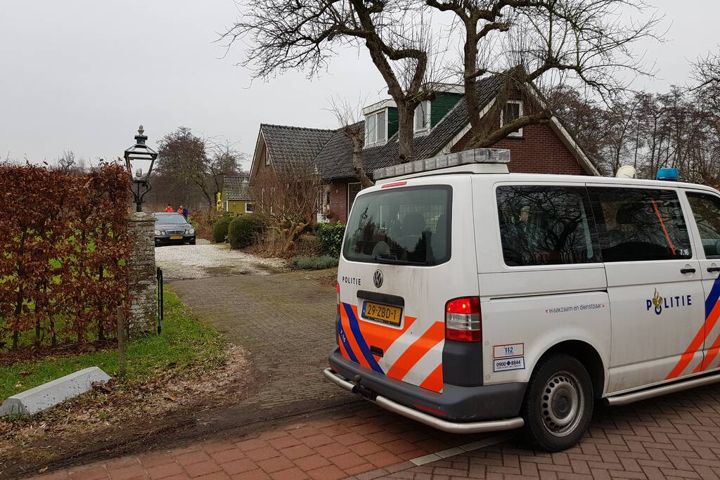 Traumahelikopter landt in achtertuin van woning (Tienhoven)