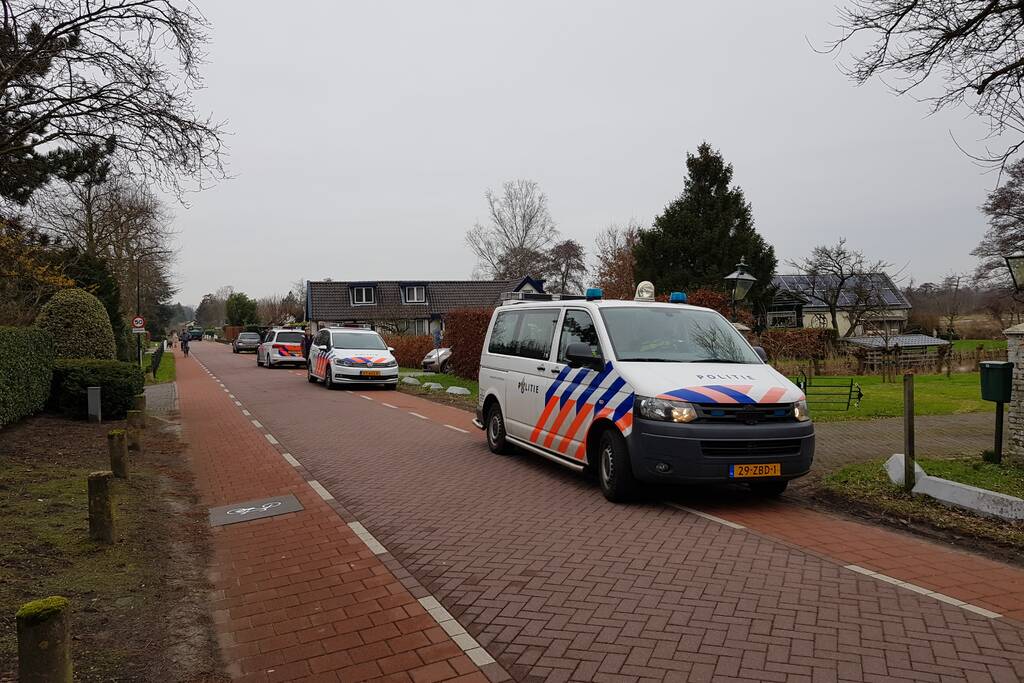 Traumahelikopter landt in achtertuin van woning (Tienhoven)
