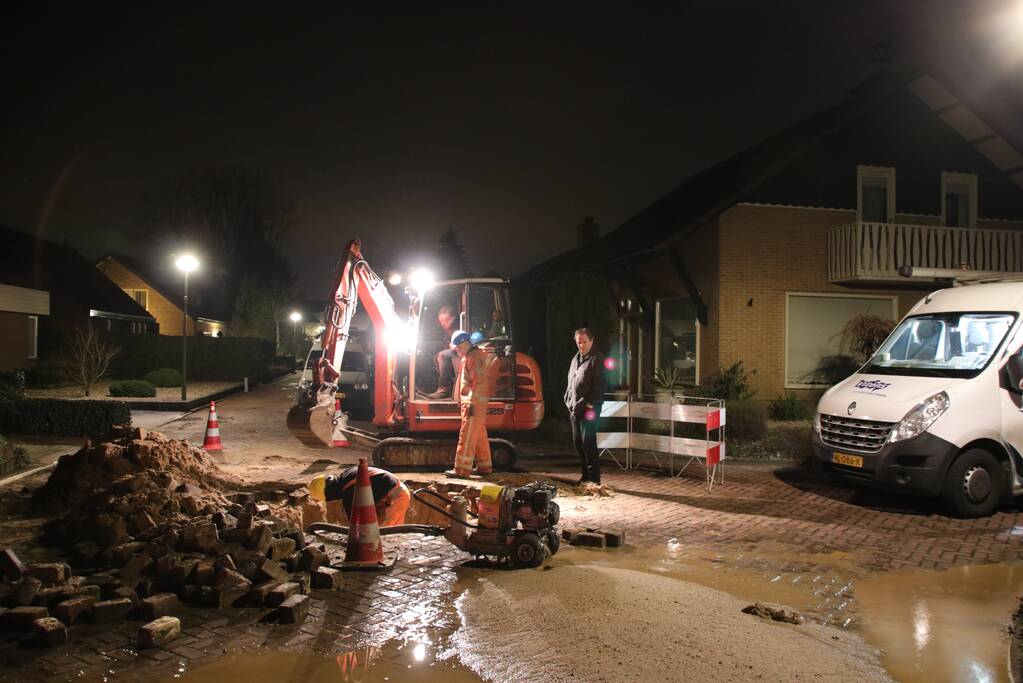 Zesenzestig huishoudens zonder water door gesprongen waterleiding (Barneveld)