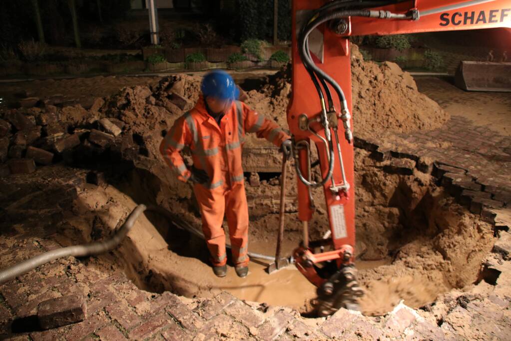 Zesenzestig huishoudens zonder water door gesprongen waterleiding (Barneveld)