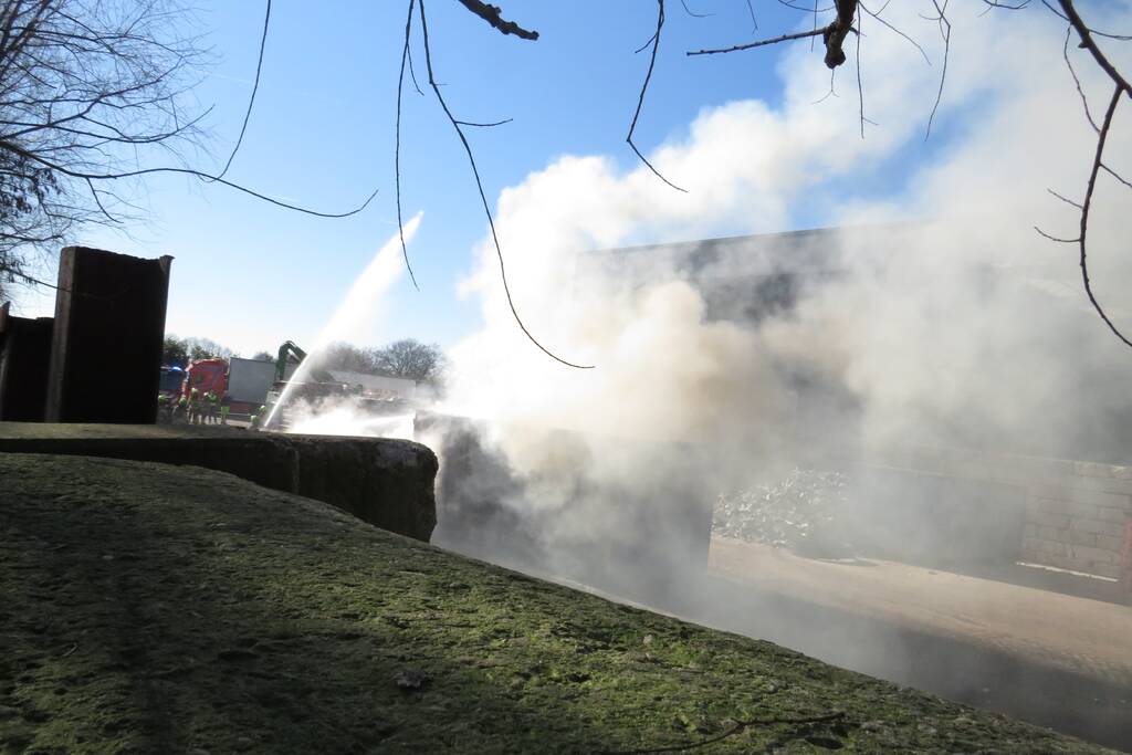 Veel rook bij brand afvalverwerker Remondis