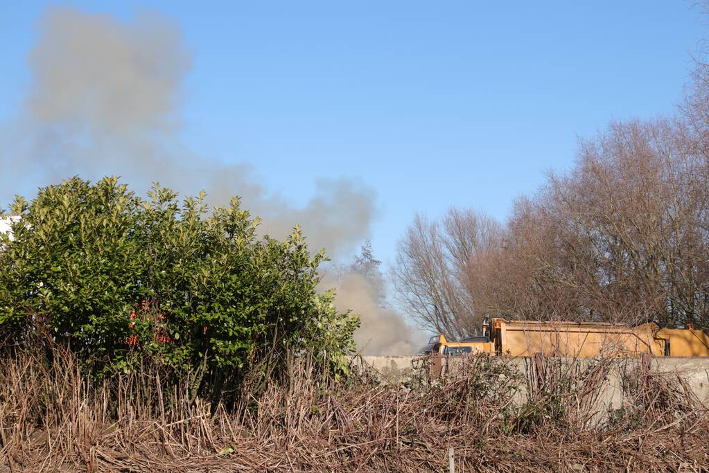 Veel rook bij brand afvalverwerker Remondis