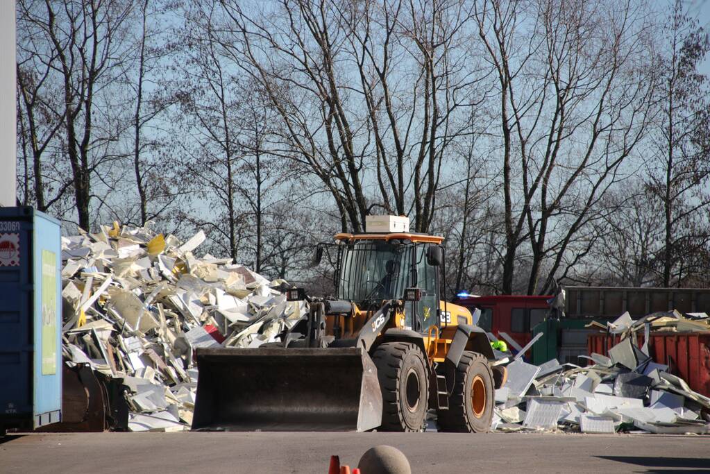 Veel rook bij brand afvalverwerker Remondis