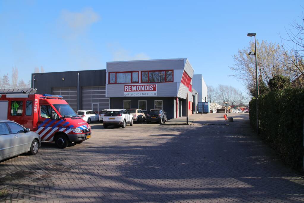 Veel rook bij brand afvalverwerker Remondis
