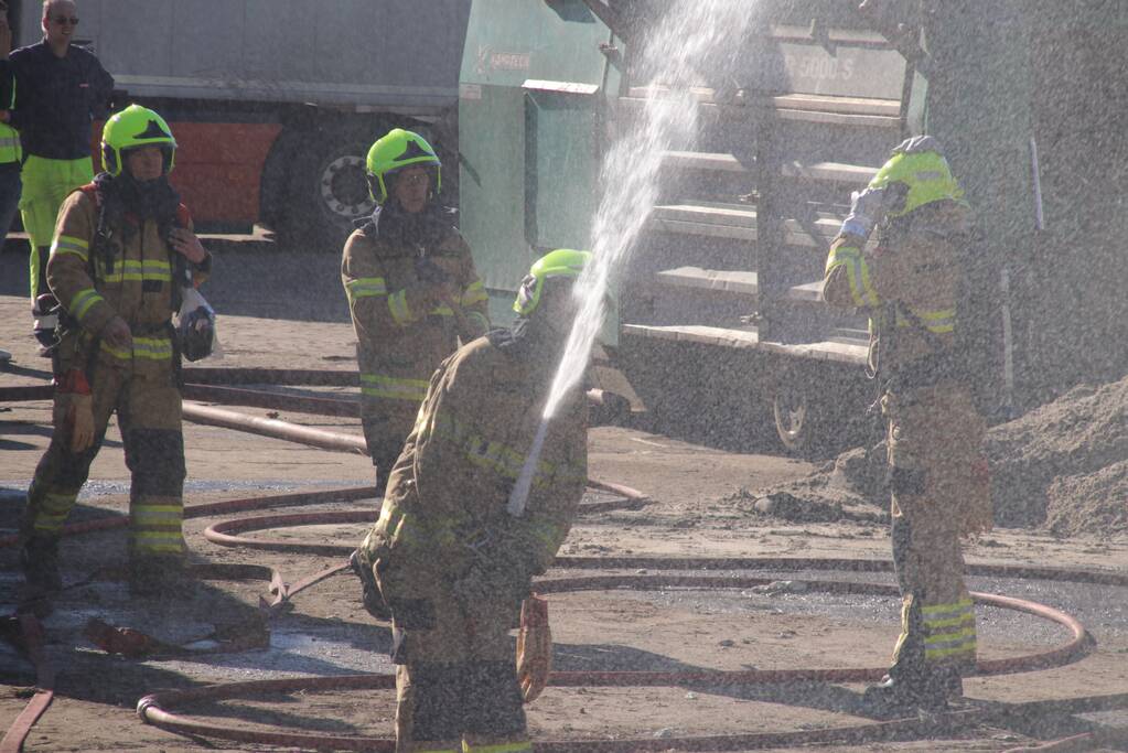Veel rook bij brand afvalverwerker Remondis