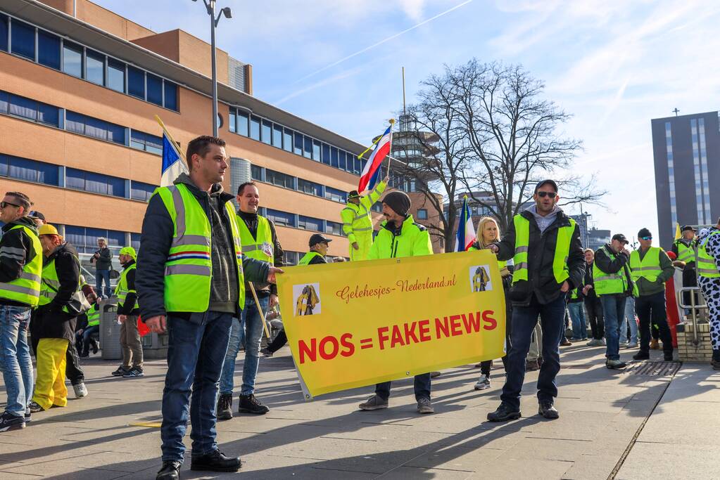 Gele hesjes demonstratie tegen NOS