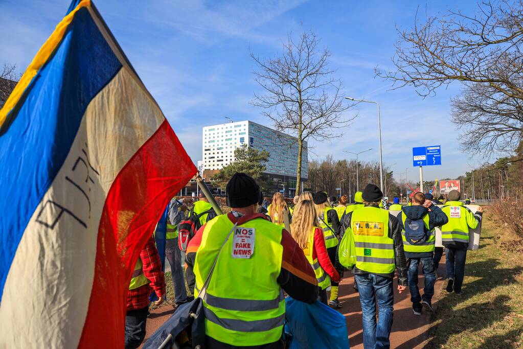Gele hesjes demonstratie tegen NOS