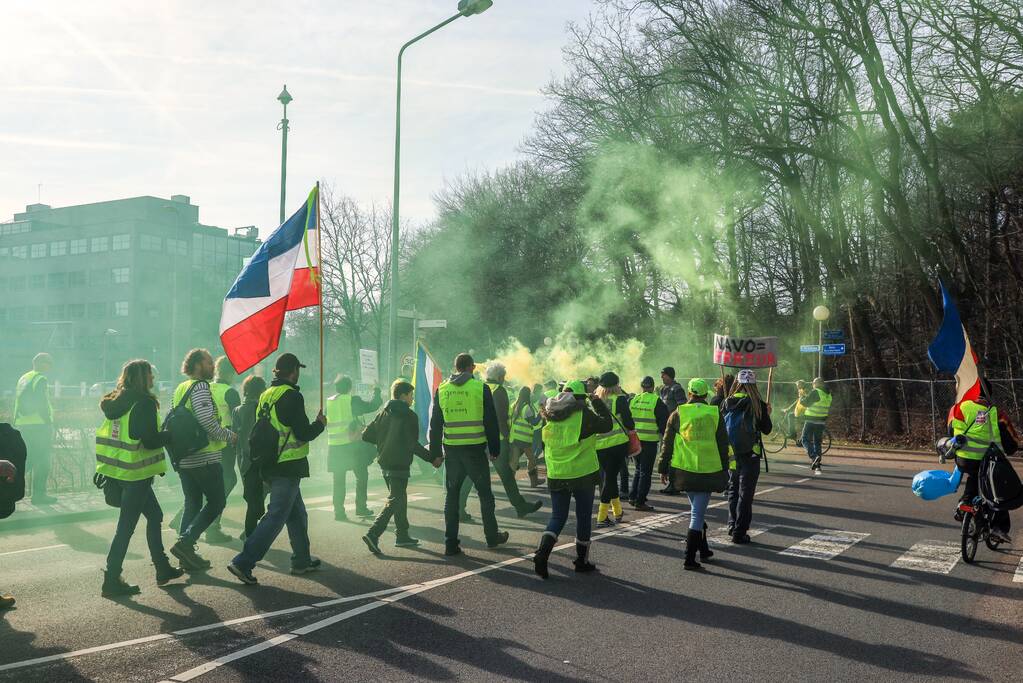 Gele hesjes demonstratie tegen NOS