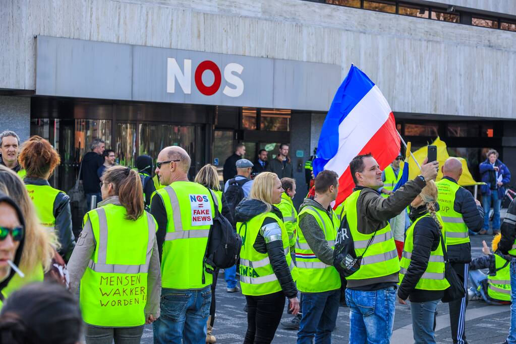 Gele hesjes demonstratie tegen NOS