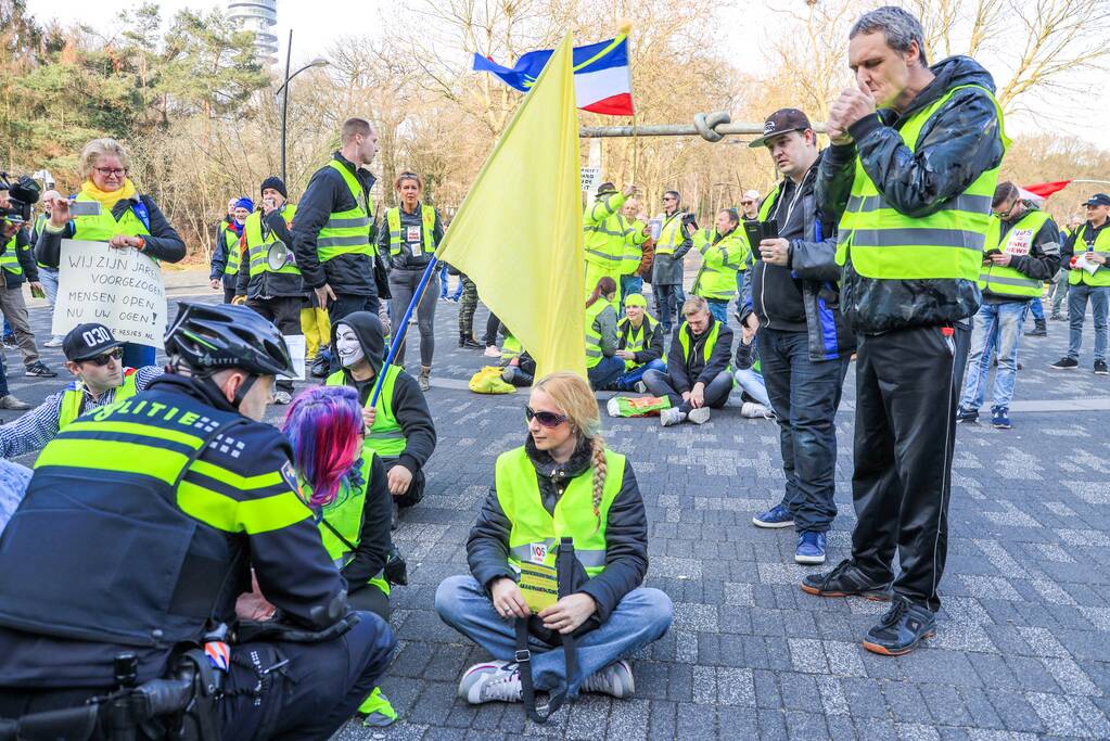 Gele hesjes demonstratie tegen NOS