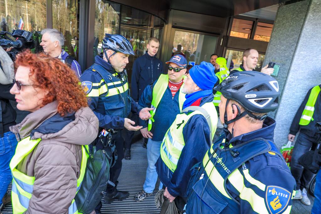 Gele hesjes demonstratie tegen NOS