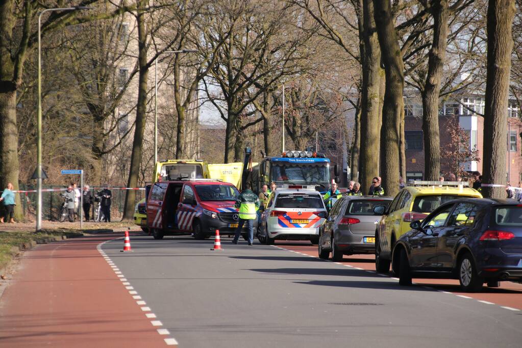 Fietsster overleden bij aanrijding met vrachtwagen (Bennekom)