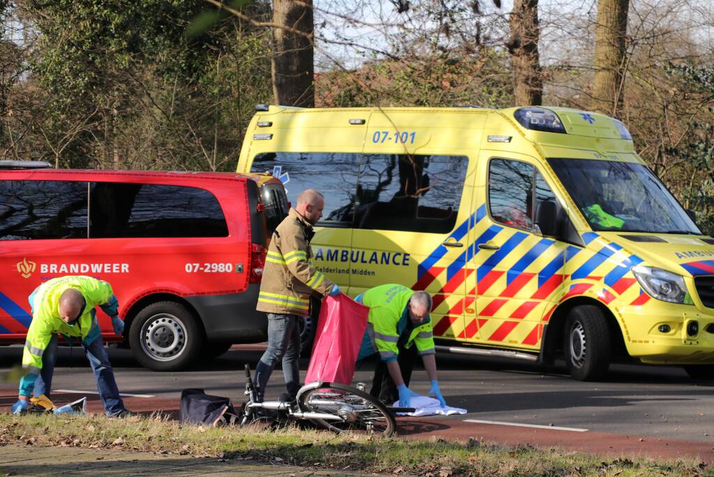 Fietsster overleden bij aanrijding met vrachtwagen (Bennekom)