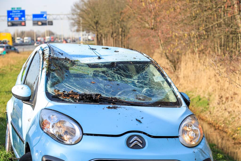 Automobiliste belandt met auto te water (Amersfoort)