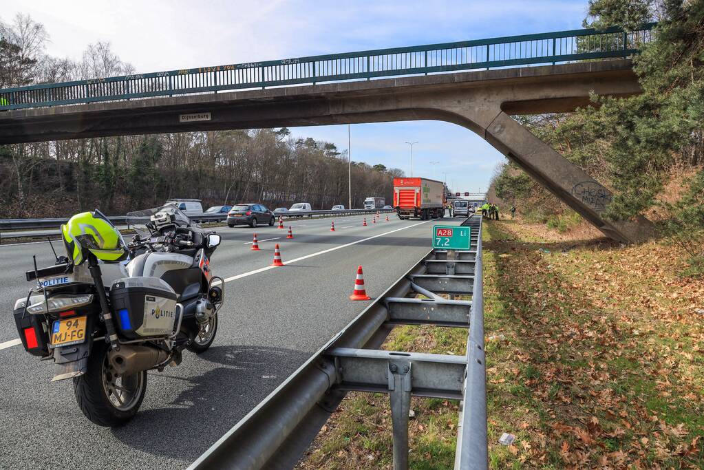 Snelweg-loper aangereden door vrachtwagen (Zeist)