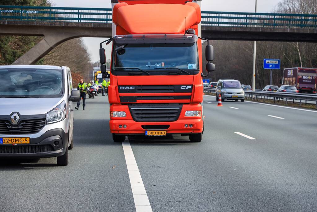 Snelweg-loper aangereden door vrachtwagen (Zeist)