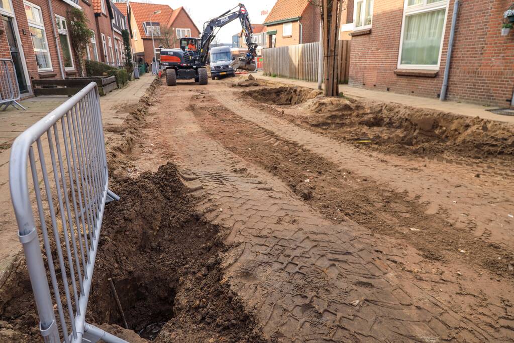 Waterlekkage in opengebroken straat (Amersfoort)