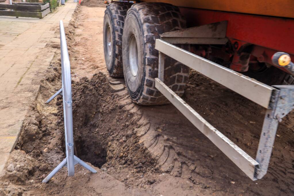 Waterlekkage in opengebroken straat (Amersfoort)