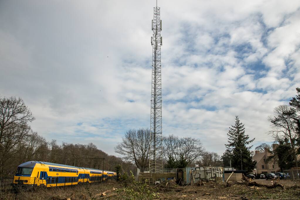 Zendmast Vlasakkers verdwijnt (Amersfoort)