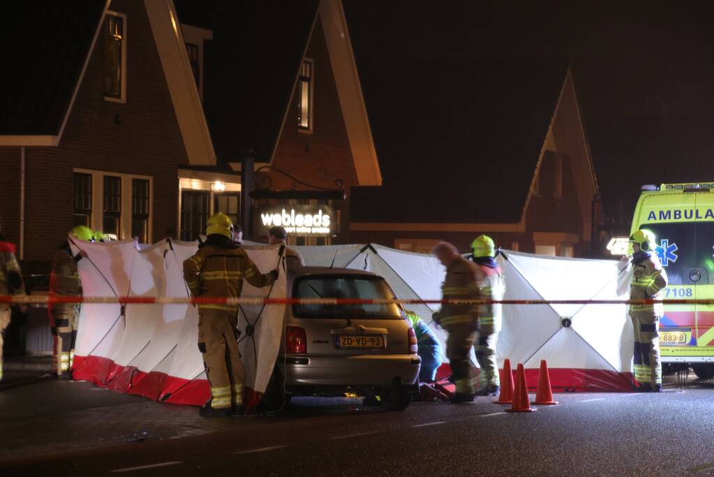 17-jarig scooterrijdster overleden bij aanrijding met auto (Kootwijkerbroek)