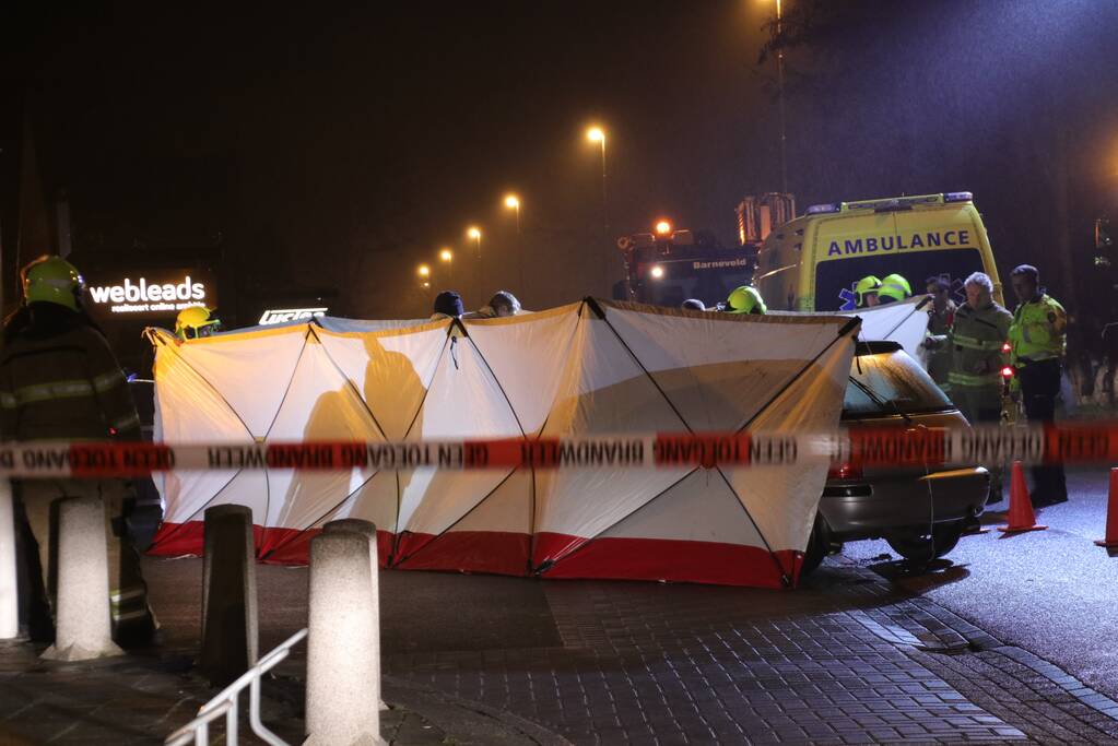 17-jarig scooterrijdster overleden bij aanrijding met auto (Kootwijkerbroek)