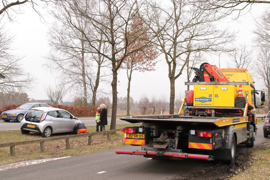 Scootmobiel en auto botsen (Woudenberg)