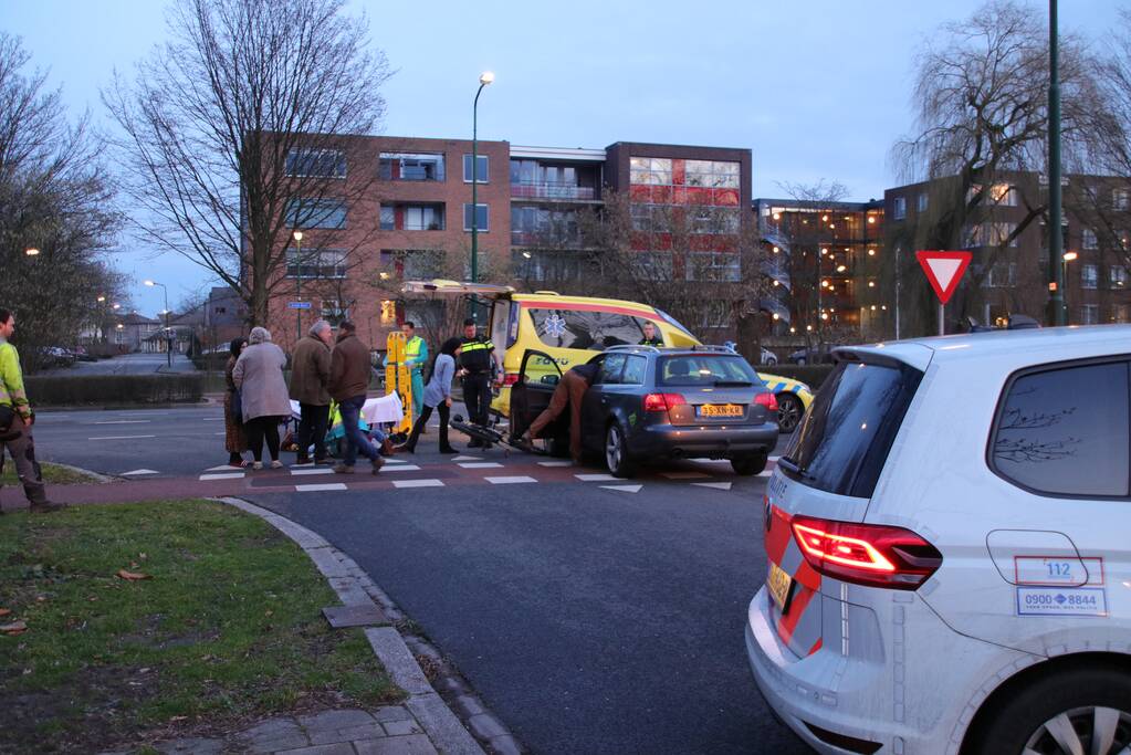 Fietser breekt been bij aanrijding met auto