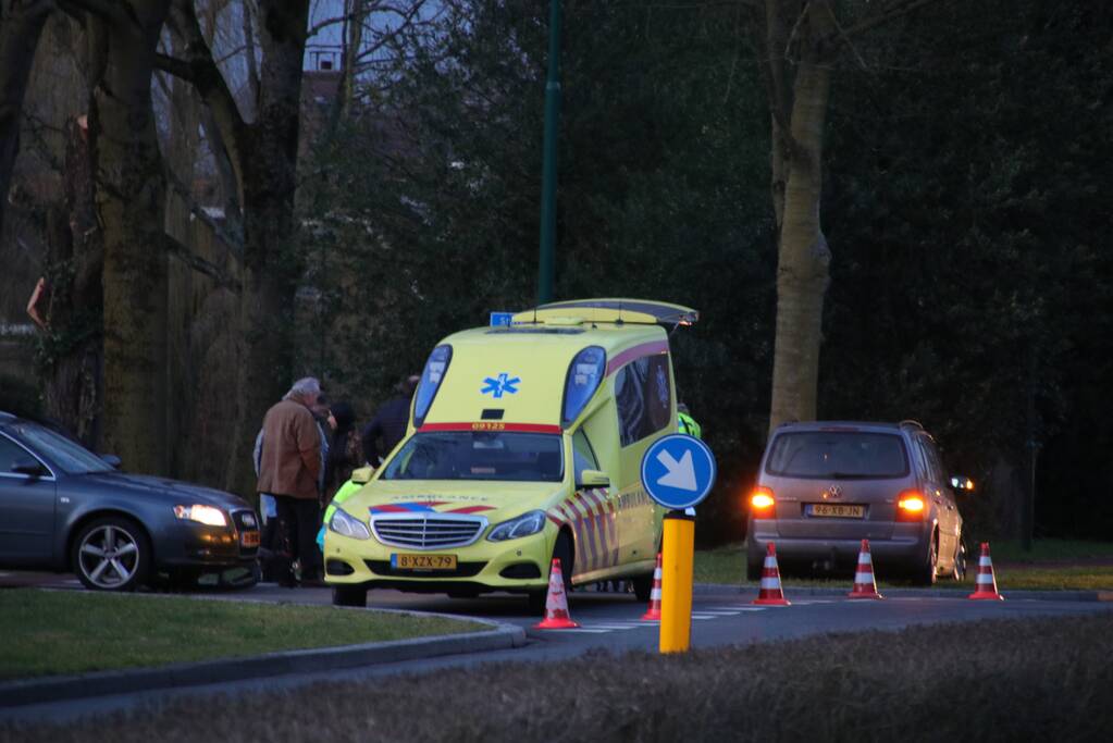 Fietser breekt been bij aanrijding met auto