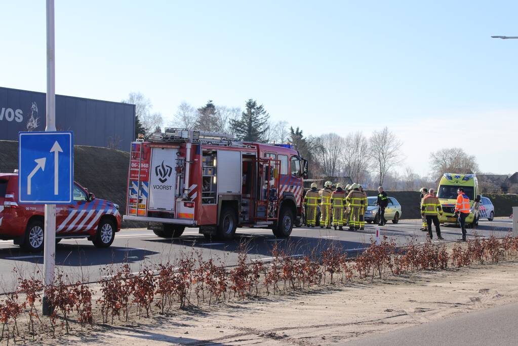 Gewonde bij kop-staart aanrijding tussen drie voertuigen (Voorst)