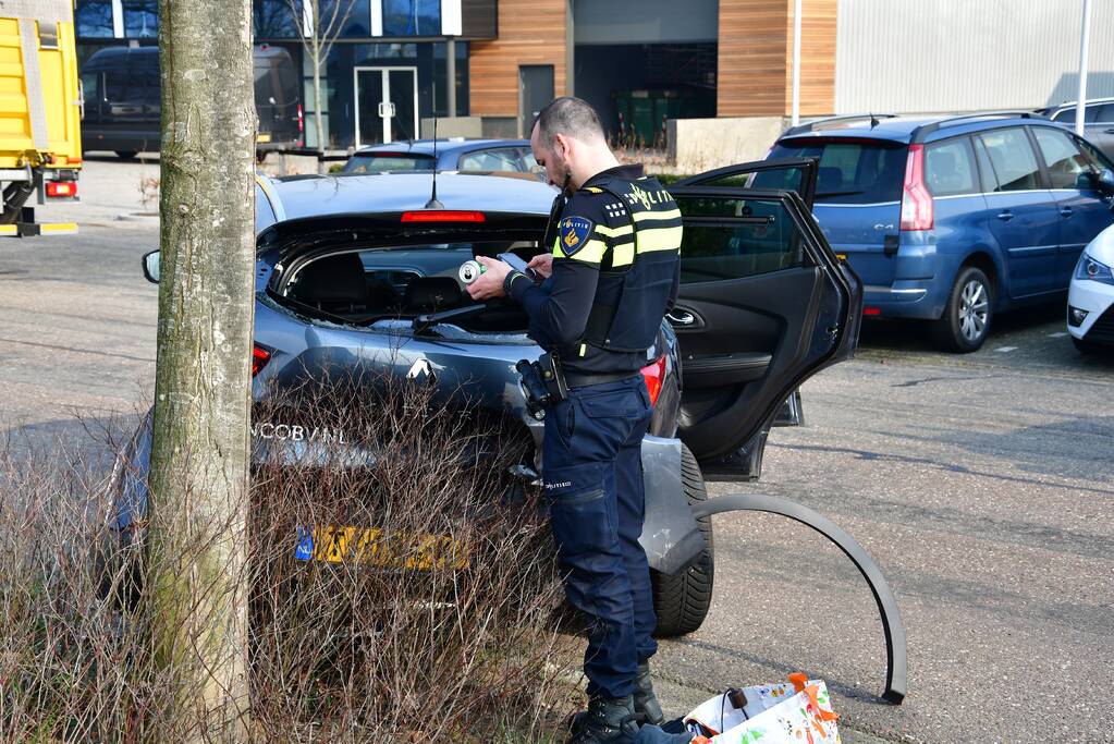Drie auto's zwaar beschadigd bij crash (Huizen)