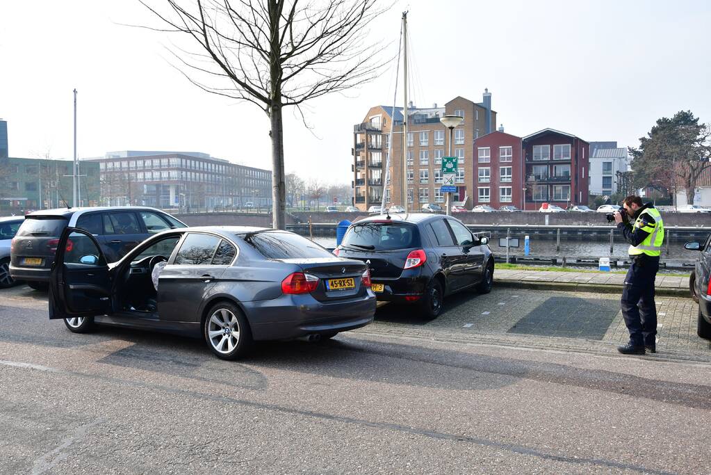 Drie auto's zwaar beschadigd bij crash (Huizen)