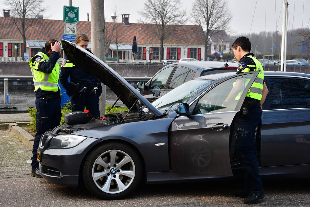 Drie auto's zwaar beschadigd bij crash (Huizen)
