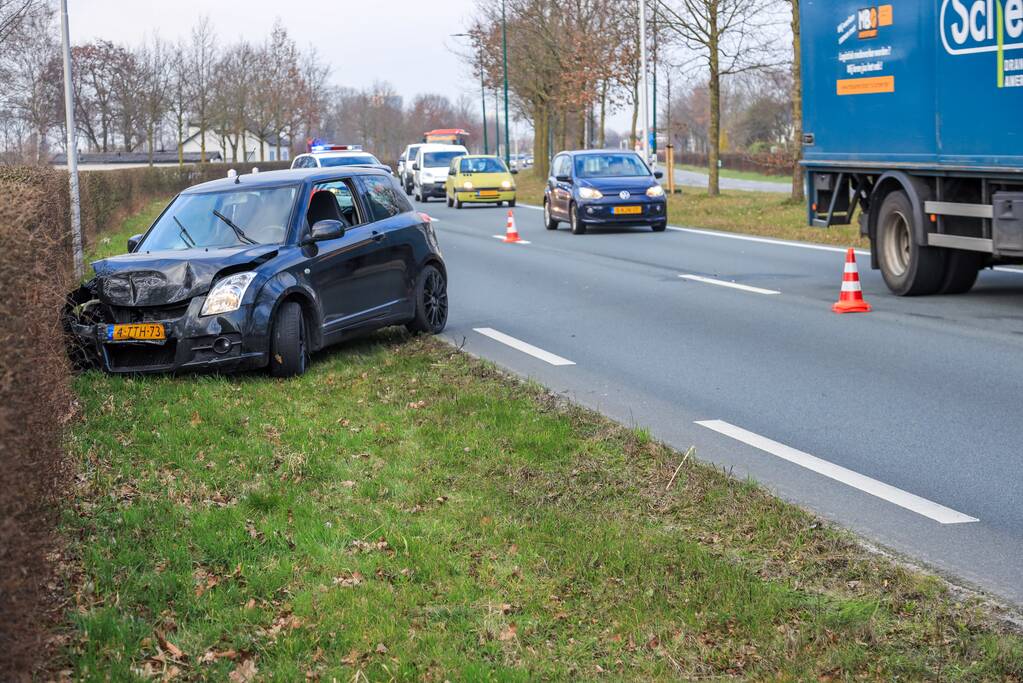 Veel schade bij kop-staartaanrijding, bestuurder aangehouden (Hoogland)