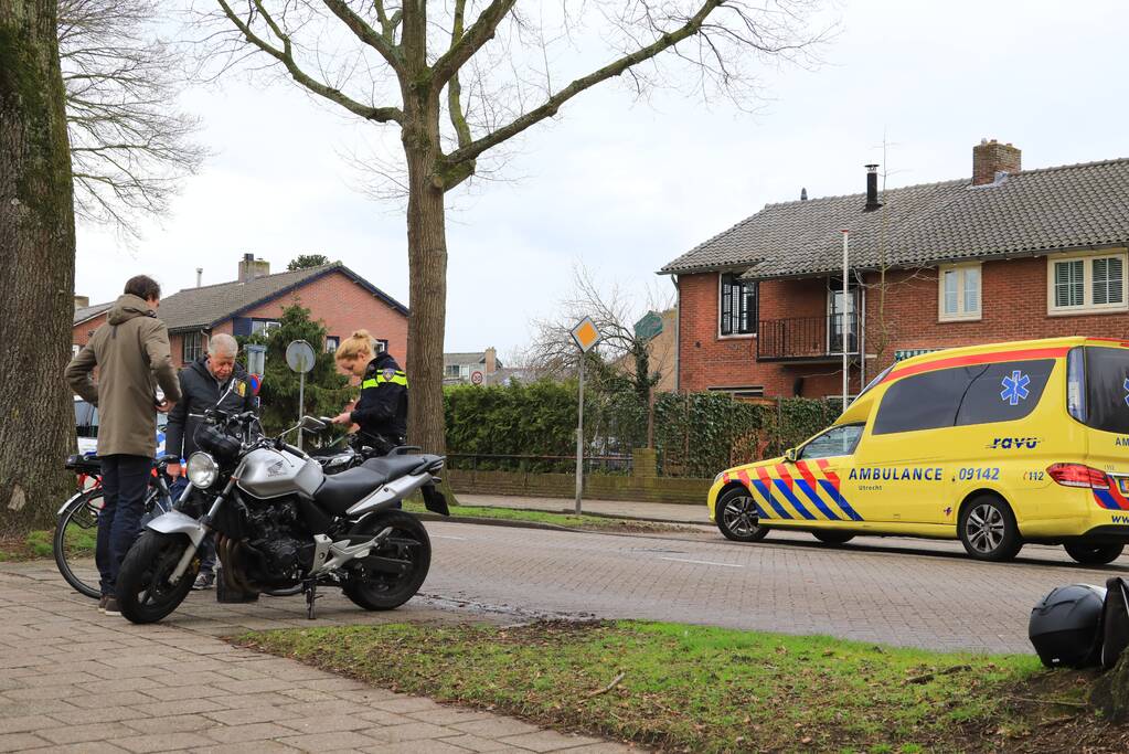 Fietsster gewond na aanrijding motor (Baarn)
