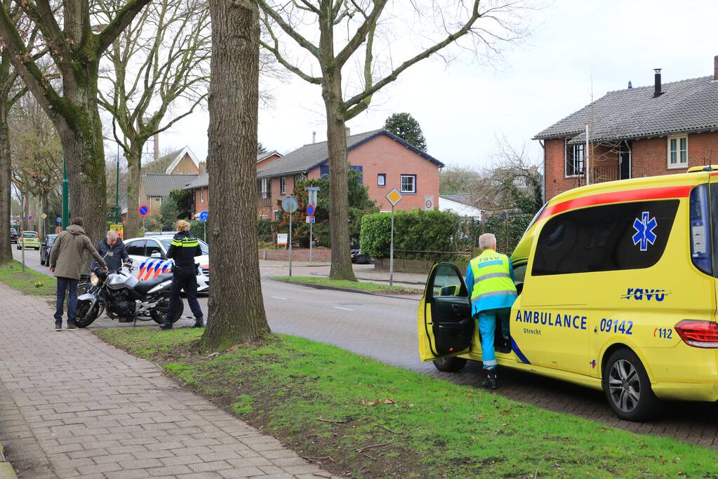 Fietsster gewond na aanrijding motor (Baarn)