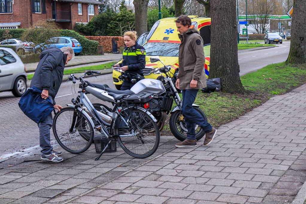 Fietsster gewond na aanrijding motor (Baarn)